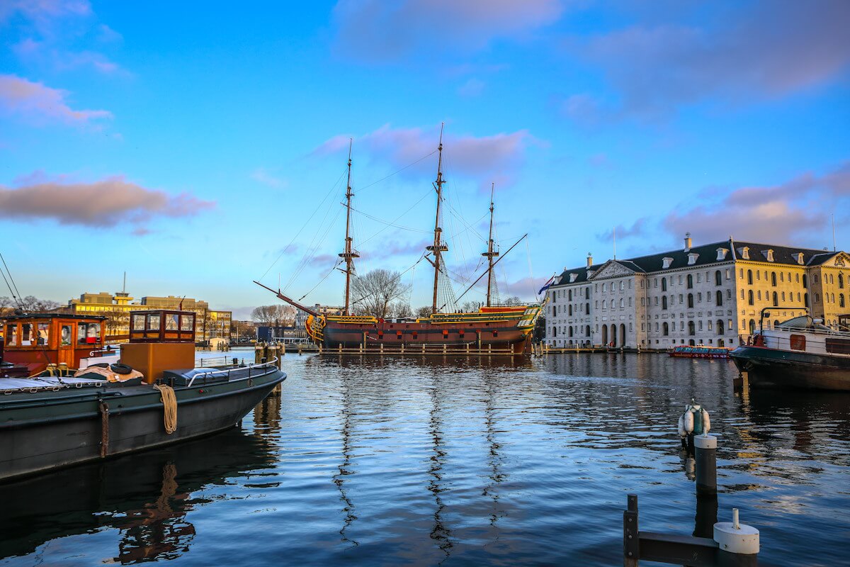 In bici per una sosta culturale allo Scheepvaartmuseum