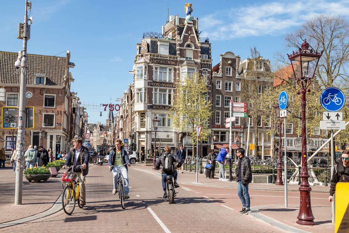 Shopping alternativo in bici a Haarlemmerstraat