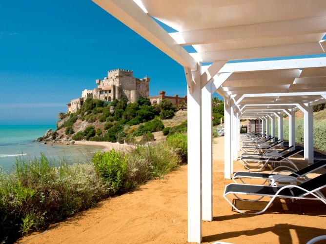 Falconara Resort - Outdoor solarium area with sea view and view of Falconara Castle