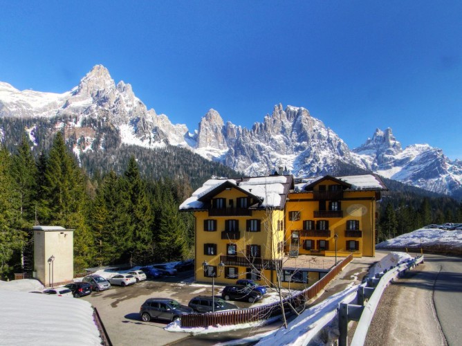 Hotel Fratazza - Facade of the Hotel
