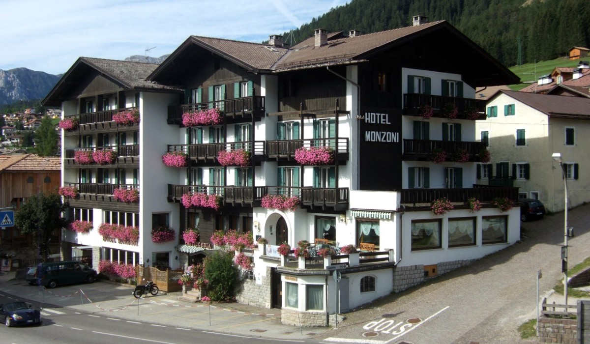 Hotel Monzoni - Snowy landscape of Pozza di Fassa
