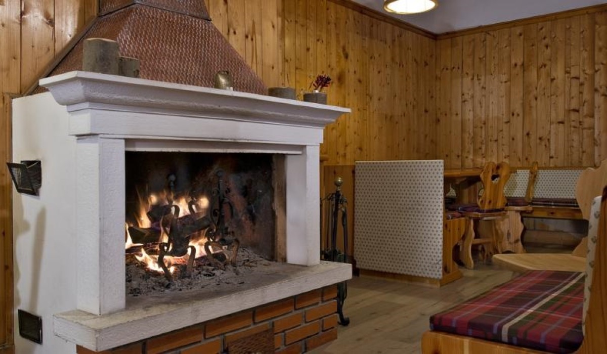 Hotel Piaz - Fireplace