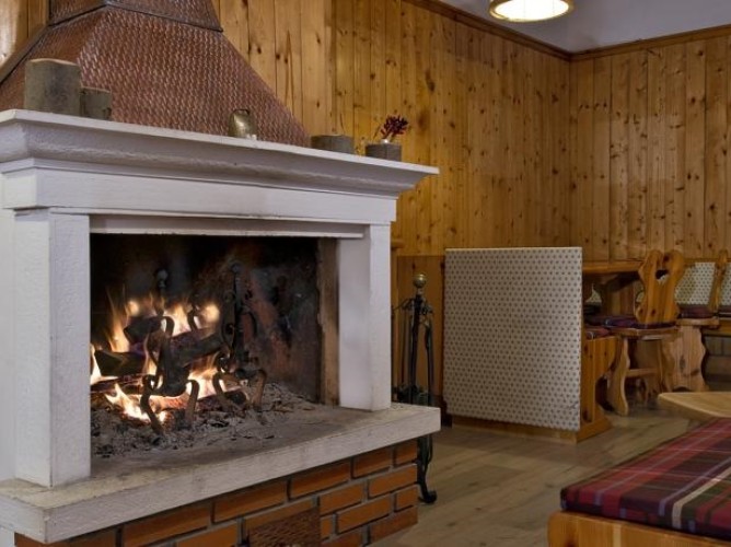 Hotel Piaz - Fireplace