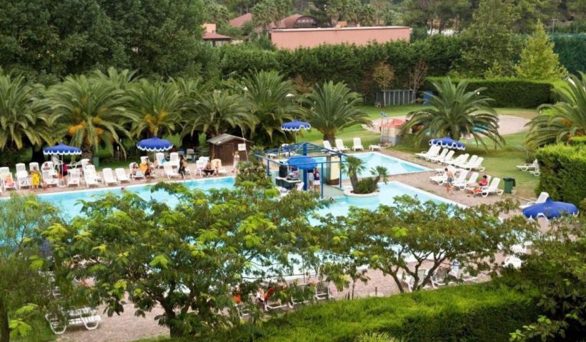 Araba Fenice Village