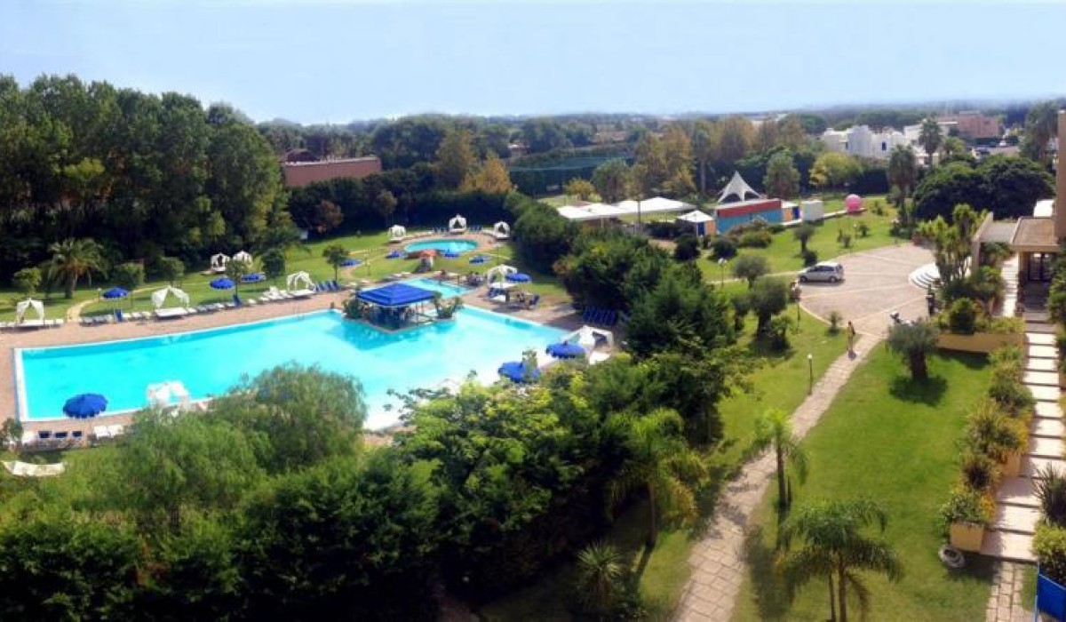 Araba Fenice Village