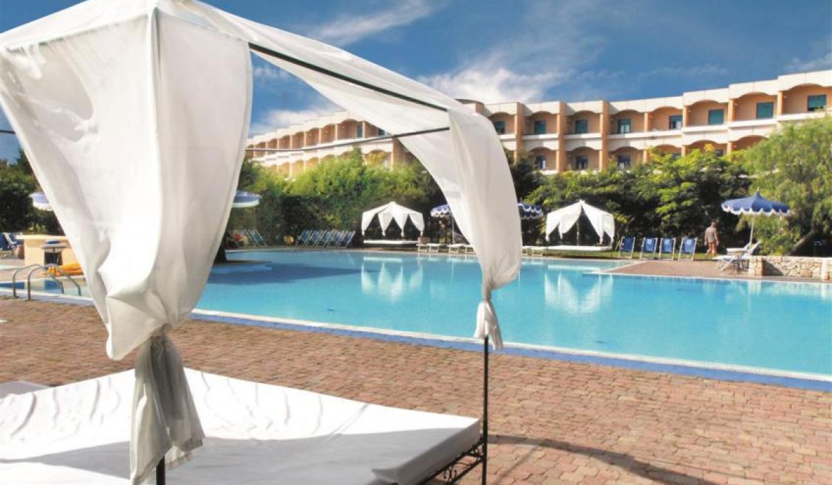 Araba Fenice Village