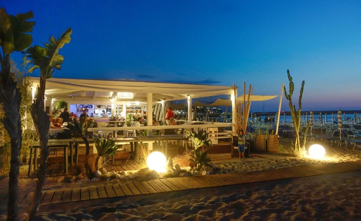 Seasons Beach Bar & Restaurant