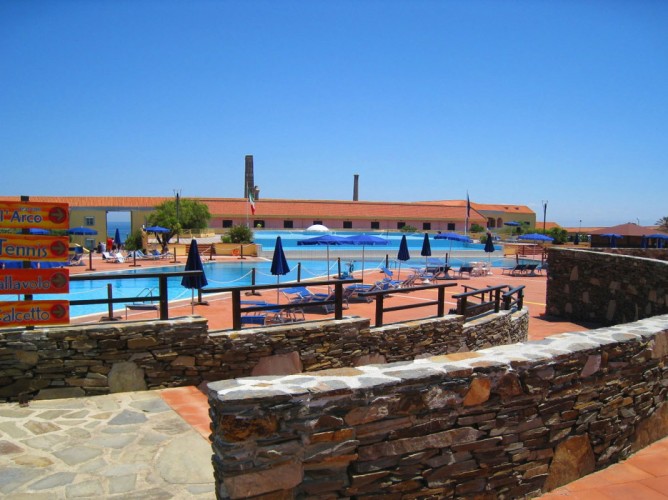 Le Tonnare di Stintino Beach Resort -  Le Tonnare di Stintino pool pathways details