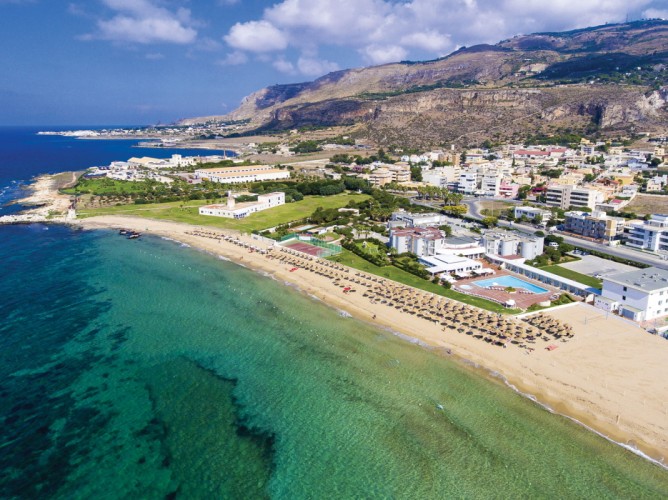 Hotel Baia dei Mulini - Hotel Baia dei Mulini beach