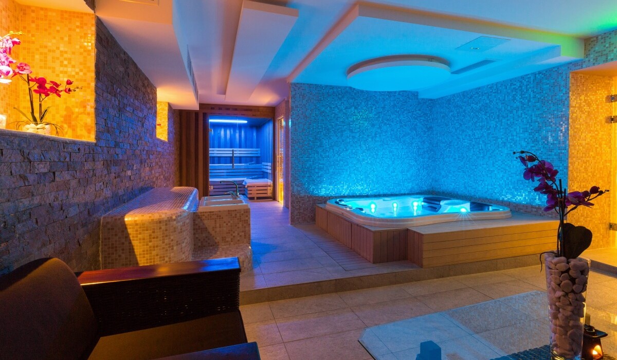 Formula Roulette Forever Summer - Forever Summer Resort details indoor pool