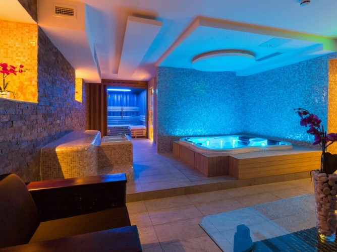 Formula Roulette Forever Summer - Forever Summer Resort details indoor pool