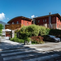 Lake Hotel La Pieve entrance structure