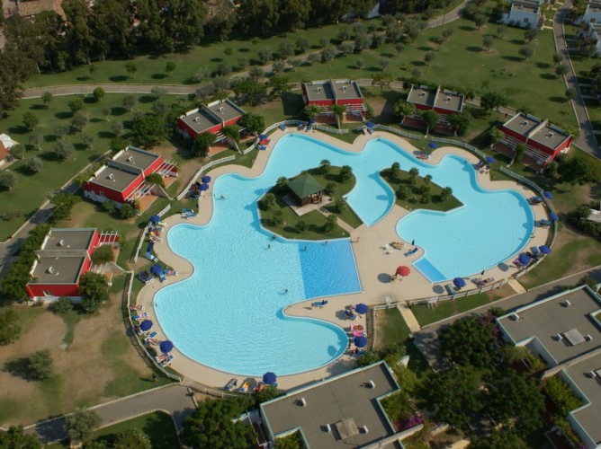 Club Esse Sunbeach - Club Esse lagoon pool with lagoon two suite