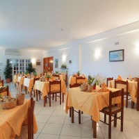 Hotel La Luna restaurant room
