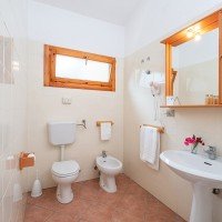 TH Bay of the Achaeans bathroom