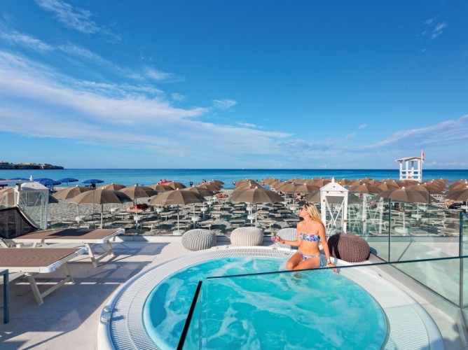 Futura Club Barone di Mare - Barone di Mare jacuzzi on the beach