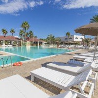 Barone di Mare solarium by the pool