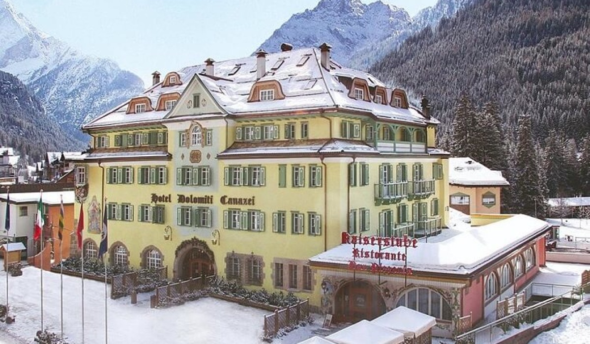 Hotel Dolomiti - Set in the heart of Canazei, Hotel Dolomiti combines Alpine elegance with a strategic location, ideal for exploring Val di Fassa throughout the year.