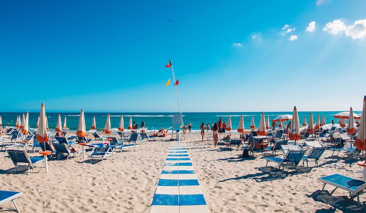 MClub Lipari - Walkway leading to the Resort's beach