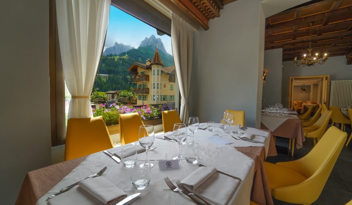 Hotel Monzoni - Breathtaking view of the town and the Dolomites from the hotel's restaurant