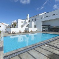 Equipped solarium by the pool
