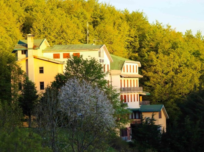 Apulia Hotel Europa Gran Sasso - Detailed view of the structure in summer