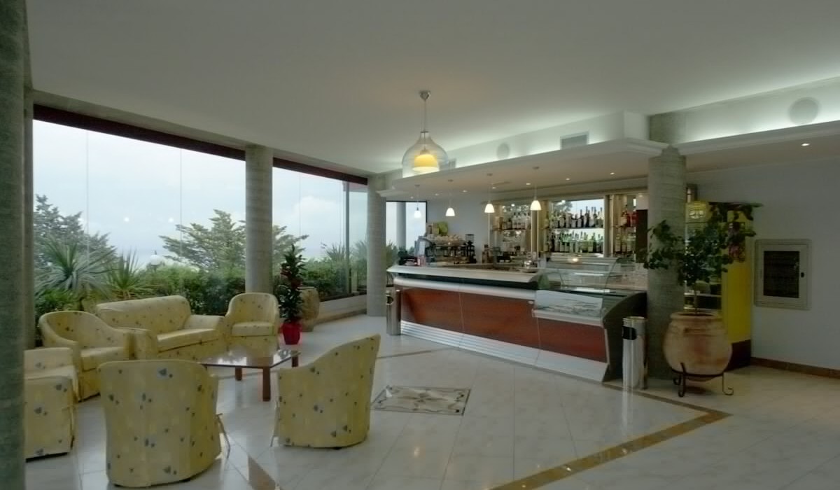 Apulia Hotel Europe Garden Residence - Details of the Hall and Bar of the structure with sea view
