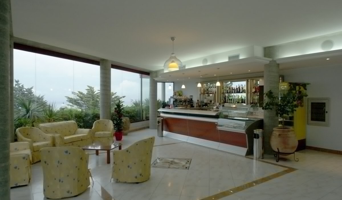Apulia Residence Silvi Marina - Details of the Hall and Bar of the structure with sea view