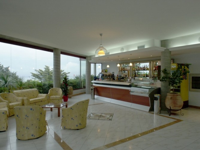 Apulia Hotel Europe Garden Residence - Details of the Hall and Bar of the structure with sea view