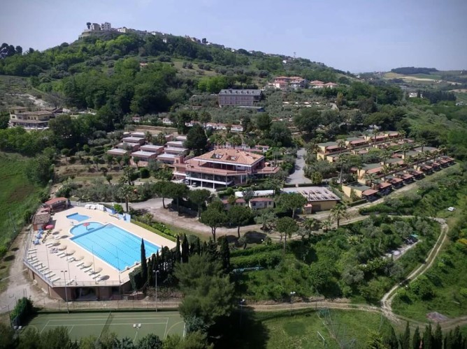 Apulia Residence Silvi Marina - Side view of the structure seen from the drone