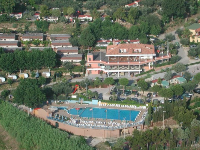 Apulia Hotel Europe Garden Residence - Frontal view of the structure seen from the drone