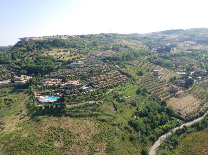 Apulia Residence Silvi Marina - View from the drone of the Silvi hill, the structure with the centenary olive trees is highlighted
