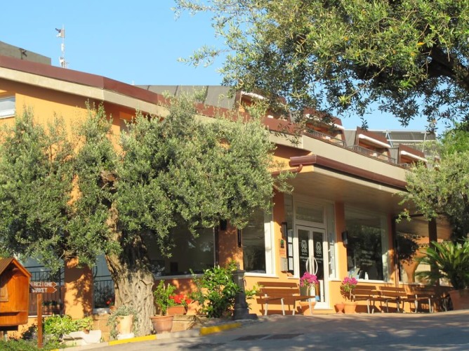 Apulia Residence Silvi Marina - Reception entrance at the main building