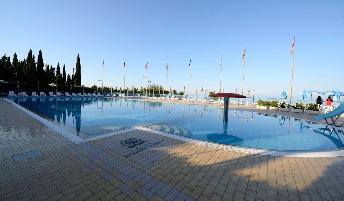 Apulia Hotel Europe Garden Residence - Details on the edge of the semi-Olympic panoramic swimming pool