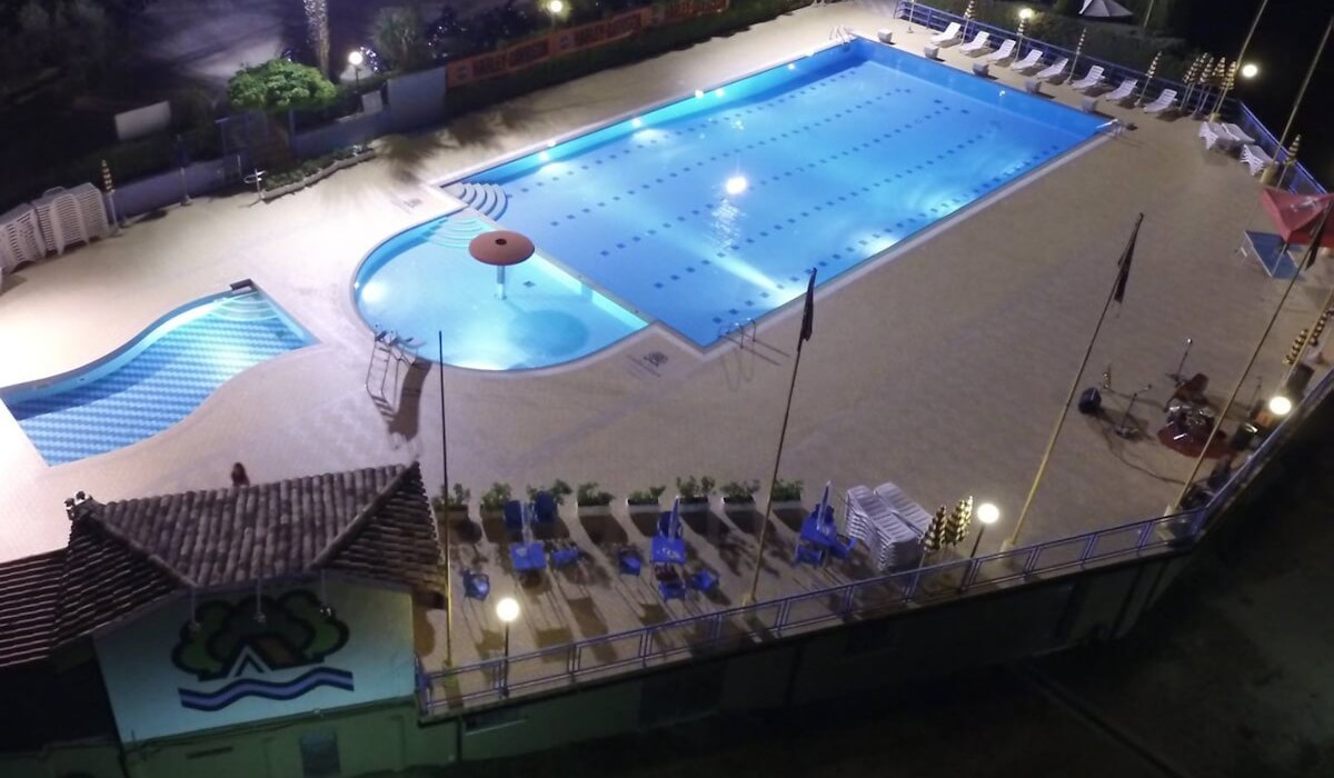 Apulia Residence Silvi Marina - Aerial view of the two panoramic swimming pools