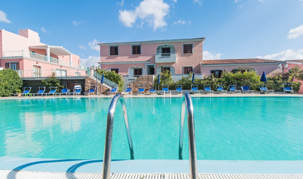 Residence Club Gli Ontani - Club Residence & Hotel Gli Ontani Outdoor Pool View