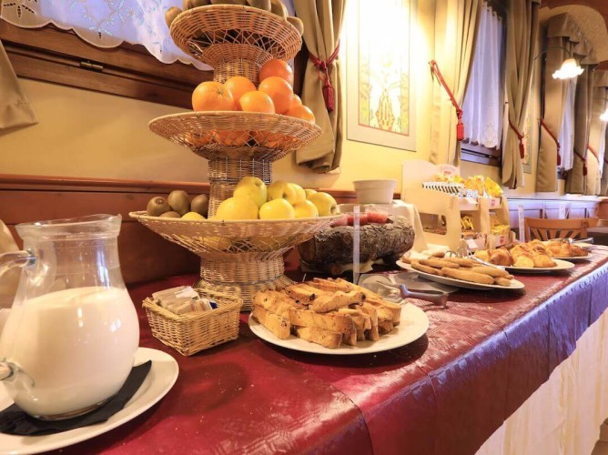 Palace Resort Pontedilegno - Details of the rich breakfast.