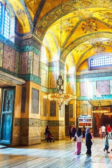 Detalii interioare ale artei bizantine în Biserica Hagia Sophia din Istanbul
