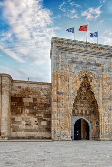 The Sultanhani Caravanserai, built in the 13th century, is a masterpiece of Seljuk architecture located along the ancient Silk Road in Turkey.