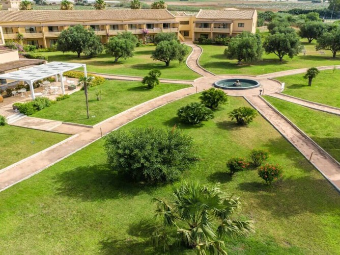 Falconara Resort - Resort garden
