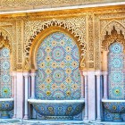 The fountain of the Mausoleum of Mohammed V in Rabat, with zellige tiles and geometric patterns, combines aesthetics and the refreshing quality typical of Moroccan architecture.