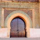 Bab Mansour is one of the most imposing and famous gates in Morocco. Built at the beginning of the 18th century, it is renowned for its grandeur and refined architecture.