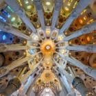 The hyperboloid vaults of the Sagrada Família distribute light and structural loads through branching columns, forming a radial structure that translates nature into Gaudí’s architectural language.