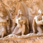 The sculptural group of the Adoration of the Magi animates the Nativity Façade of the Sagrada Família: richly detailed figures depict the three kings paying homage to the Christ Child.