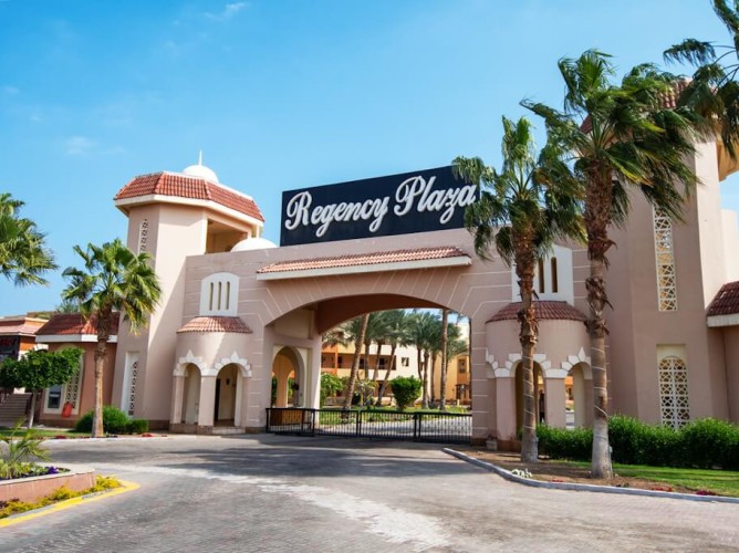 Royal Regency Club - Ultra All Inclusive - The Royal Regency Club features a Mediterranean-style main entrance, located in the beautiful Nabq Bay.