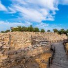 The ancient ruins of the city of Troy, located near the Dardanelles Strait, between the Scamander River and the Simois River, were a strategic point at the crossroads of routes from Asia to Europe and for access to the Black Sea