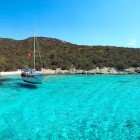 Aquarium Bay is without a doubt one of the most beautiful bays to visit in Bodrum, famous for its unspoiled nature and incredibly clear waters, so transparent they resemble those of an aquarium