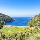 Karikak Bay, in the Aegean Sea, is a peaceful and picturesque spot, with crystal-clear waters lapping sandy beaches. Surrounded by green hills, it offers a relaxing and natural atmosphere.