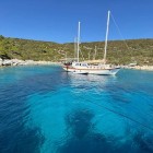Orak Bay, one of the most captivating gems of the Turkish Aegean coast, enchants visitors with its turquoise, crystal-clear waters—perfect for swimming, snorkeling, and diving.