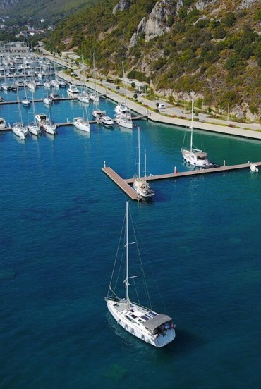 Bodrum Harbor, the vibrant heart of the city, offers luxury yachts, crystal-clear waters, and a lively atmosphere with restaurants, boutiques, and breathtaking views of the Aegean Sea.